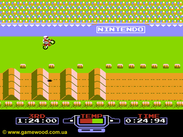 Скриншот игры Excitebike | Dendy (NES) | Трамплины - вещь серьезная